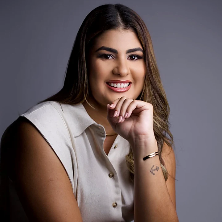 Dra. Geovana Simões, advogada especialista em usucapião